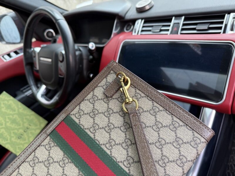 【AT9676】グッチ（Gucci）Ophidiaシリーズ ブラウンダミエ柄クラッチバッグ - 高級帆布素材、グリーンとレッドストライプ アクセント付き | Gucci