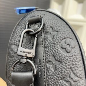 【AT9679】ルイ・ヴィトン（Louis Vuitton）のエンボス加工牛革素材を使用したKEEPALL 25バッグ | Louis Vuitton Malletier