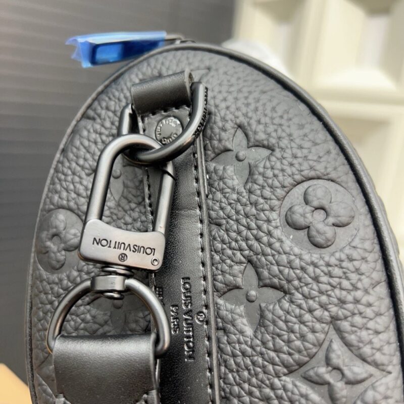 【AT9679】ルイ・ヴィトン（Louis Vuitton）のエンボス加工牛革素材を使用したKEEPALL 25バッグ | Louis Vuitton Malletier