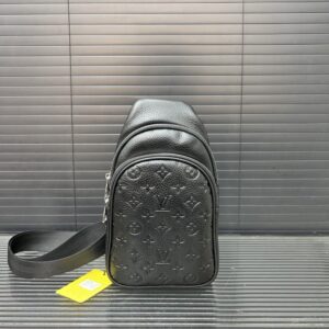 【AT9683】ルイ・ヴィトン モノグラム柄ショルダーバッグ 象徴的な高級感と都会的な洗練された雰囲気を演出 | Louis Vuitton