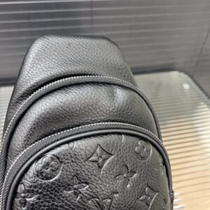 【AT9683】ルイ・ヴィトン モノグラム柄ショルダーバッグ 象徴的な高級感と都会的な洗練された雰囲気を演出 | Louis Vuitton