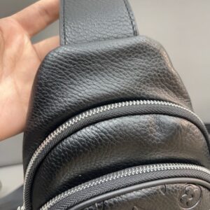 【AT9683】ルイ・ヴィトン モノグラム柄ショルダーバッグ 象徴的な高級感と都会的な洗練された雰囲気を演出 | Louis Vuitton