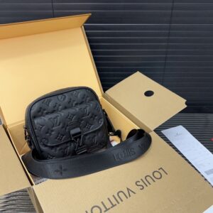 【AT9689】ルイ・ヴィトン モノグラム加工牛革ショルダーバッグ - 優雅な大人のファッションアクセサリー | Louis Vuitton