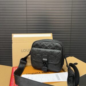 【AT9689】ルイ・ヴィトン モノグラム加工牛革ショルダーバッグ - 優雅な大人のファッションアクセサリー | Louis Vuitton
