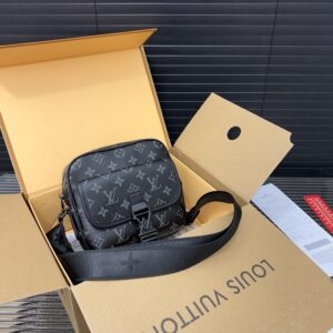 【AT9690】ルイ・ヴィトン モノグラムプリント ショルダーバッグ、都会的なエリートのスタイルを軽快に表現 | Louis Vuitton