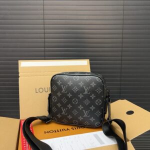 【AT9690】ルイ・ヴィトン モノグラムプリント ショルダーバッグ、都会的なエリートのスタイルを軽快に表現 | Louis Vuitton