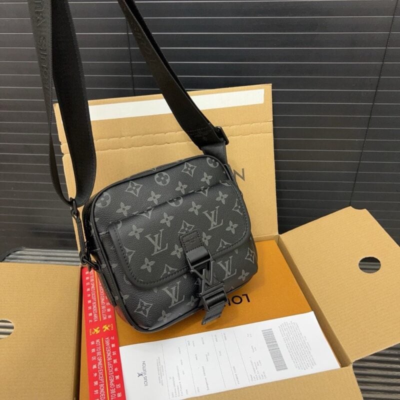 【AT9690】ルイ・ヴィトン モノグラムプリント ショルダーバッグ、都会的なエリートのスタイルを軽快に表現 | Louis Vuitton