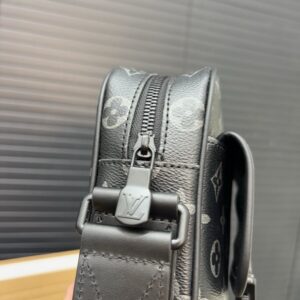 【AT9690】ルイ・ヴィトン モノグラムプリント ショルダーバッグ、都会的なエリートのスタイルを軽快に表現 | Louis Vuitton