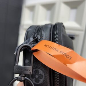 【AT9693】ルイ・ヴィトンのクラシックなモノグラムキャンバスショルダーバッグ | Louis Vuitton Paris