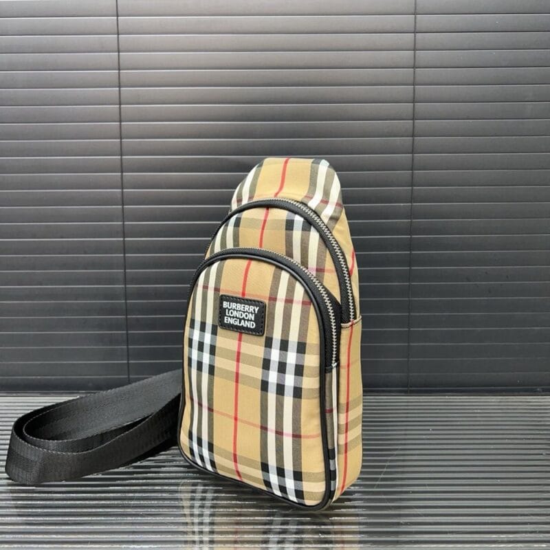 【AT9695】バーバリーのクラシックなチェック柄ショルダーバッグ | Burberry London