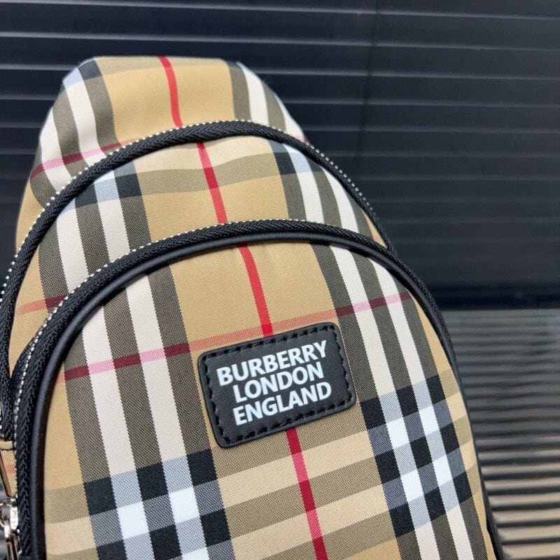 【AT9695】バーバリーのクラシックなチェック柄ショルダーバッグ | Burberry London