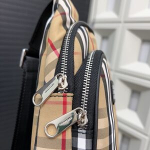 【AT9695】バーバリーのクラシックなチェック柄ショルダーバッグ | Burberry London