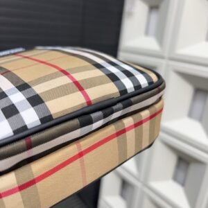 【AT9695】バーバリーのクラシックなチェック柄ショルダーバッグ | Burberry London