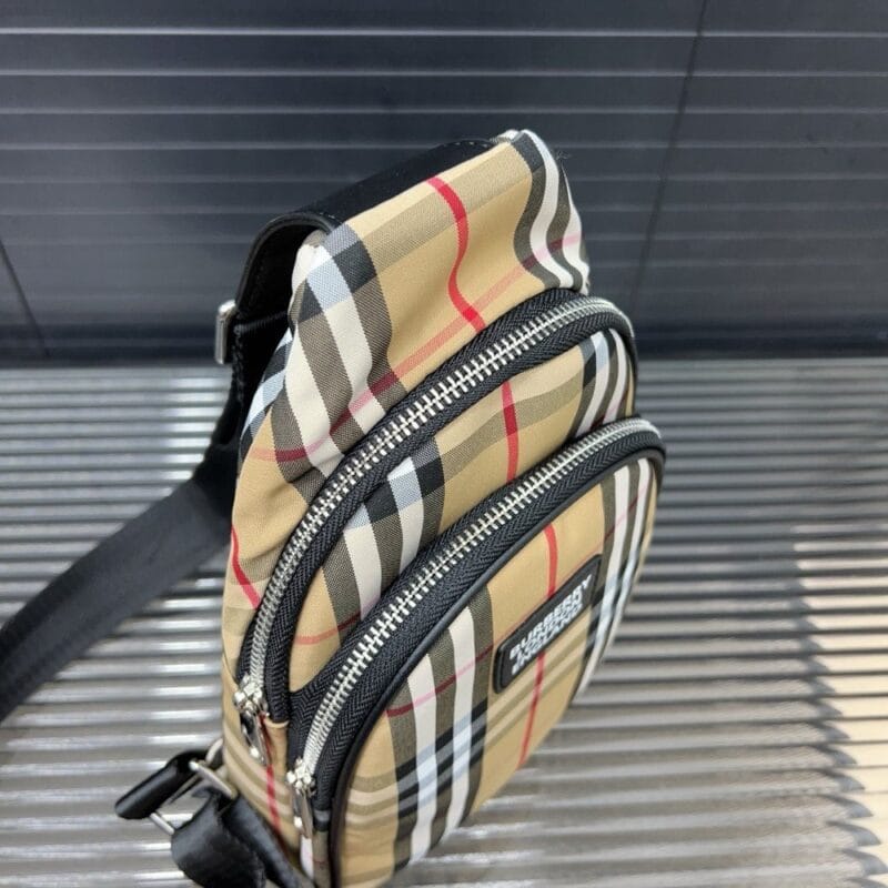 【AT9695】バーバリーのクラシックなチェック柄ショルダーバッグ | Burberry London