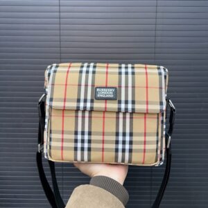 【AT9696】バーバリーのクラシックチェック柄ショルダーバッグ - 市街地のファッションとビジネス用途に適しています | Burberry London