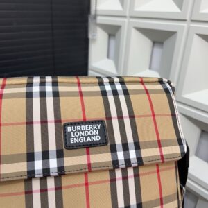 【AT9696】バーバリーのクラシックチェック柄ショルダーバッグ - 市街地のファッションとビジネス用途に適しています | Burberry London