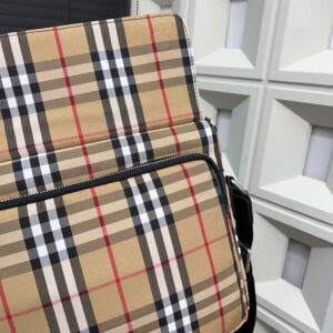 【AT9696】バーバリーのクラシックチェック柄ショルダーバッグ - 市街地のファッションとビジネス用途に適しています | Burberry London
