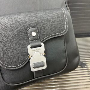 【AT9697】ディオールのサドルシリーズ グレーショルダーバッグ | ビジネスミーティングや都市通勤に最適 | Christian Dior