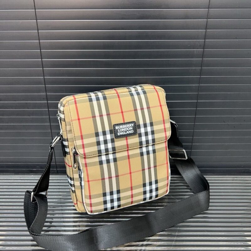 【AT9698】バーバリーのクラシックなチェック柄ショルダーバッグ - エレガントな都会の洗練されたスタイルを演出！ | Burberry London