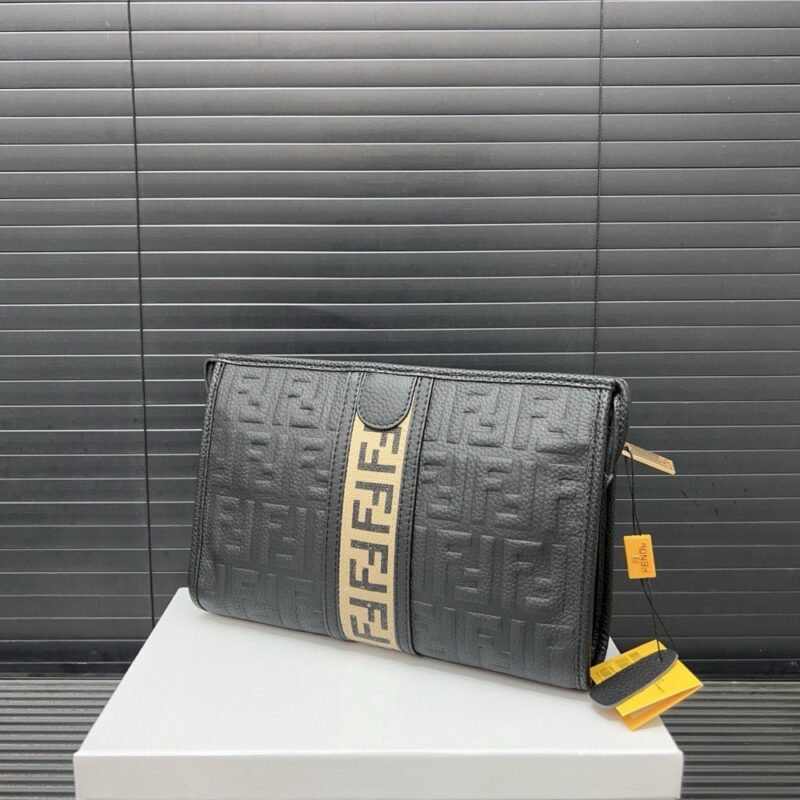 【AT9701】フェンディ Fendi ハンドバッグ：高級エンボス加工牛革で贅沢な美しさを演出 | Fendi