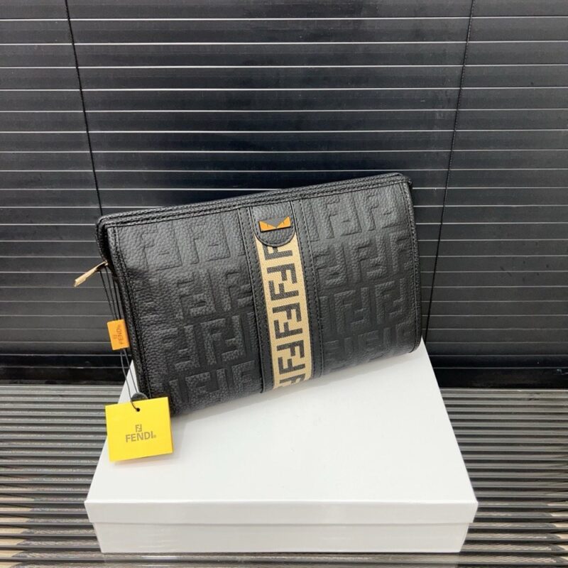 【AT9701】フェンディ Fendi ハンドバッグ：高級エンボス加工牛革で贅沢な美しさを演出 | Fendi
