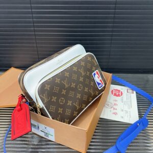 【AT9702】ルイ・ヴィトン × NBAコラボ メッセンジャーバッグ - ストリートスタイルを演出 | LV