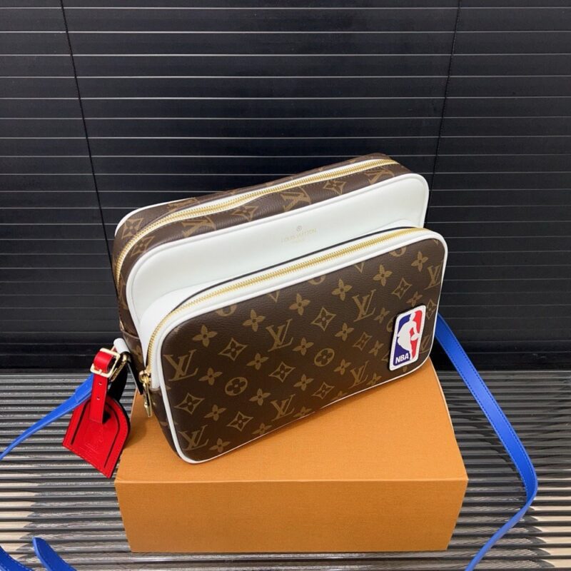 【AT9702】ルイ・ヴィトン × NBAコラボ メッセンジャーバッグ - ストリートスタイルを演出 | LV