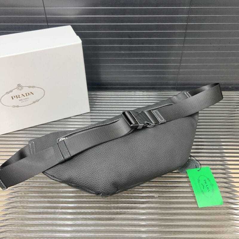 【AT9704】プラダ（Prada）高級牛革ウエストバッグ | クラシックなグレー色デザイン | 高級感と実用性を兼ね備えたファッションアイテム | Prada