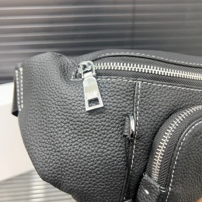 【AT9704】プラダ（Prada）高級牛革ウエストバッグ | クラシックなグレー色デザイン | 高級感と実用性を兼ね備えたファッションアイテム | Prada