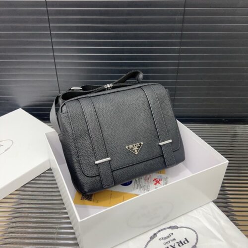 【AT9705】プラダの高級なメンズシングルショルダーバッグ - クラシック＆スタイリッシュな移動 | Prada Milano
