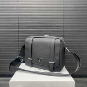 【AT9705】プラダの高級なメンズシングルショルダーバッグ - クラシック＆スタイリッシュな移動 | Prada Milano