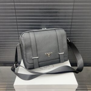 【AT9705】プラダの高級なメンズシングルショルダーバッグ - クラシック＆スタイリッシュな移動 | Prada Milano