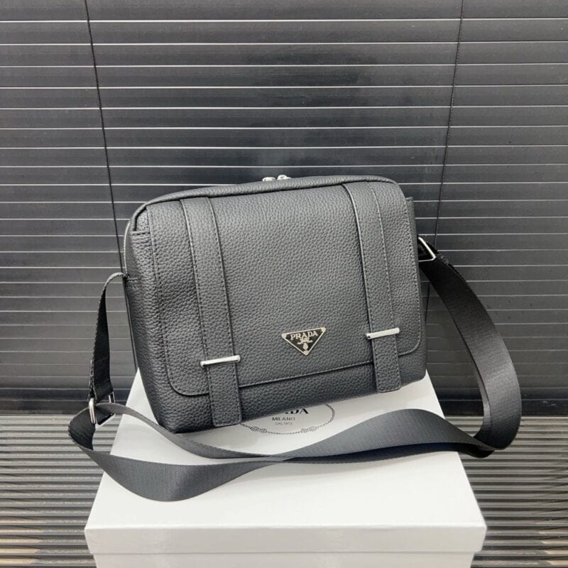 【AT9705】プラダの高級なメンズシングルショルダーバッグ - クラシック＆スタイリッシュな移動 | Prada Milano