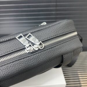 【AT9705】プラダの高級なメンズシングルショルダーバッグ - クラシック＆スタイリッシュな移動 | Prada Milano