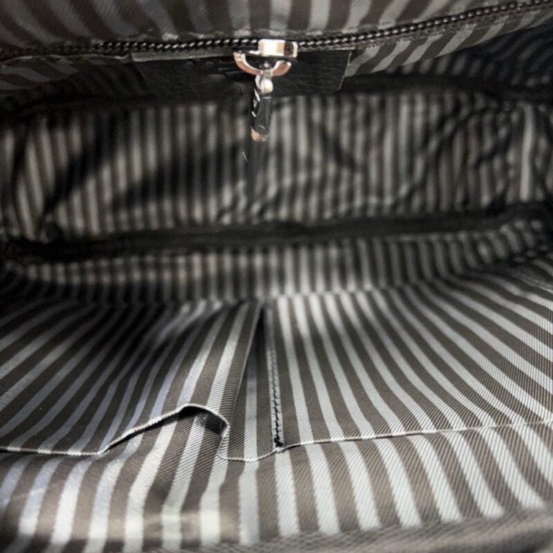 【AT9705】プラダの高級なメンズシングルショルダーバッグ - クラシック＆スタイリッシュな移動 | Prada Milano