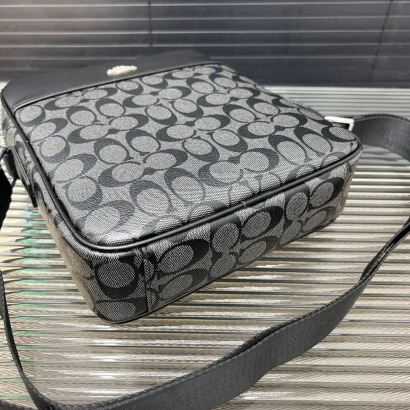 【AT9707】Coach（コーチ）クラシックな花柄のグレーショルダーバッグ | Coach