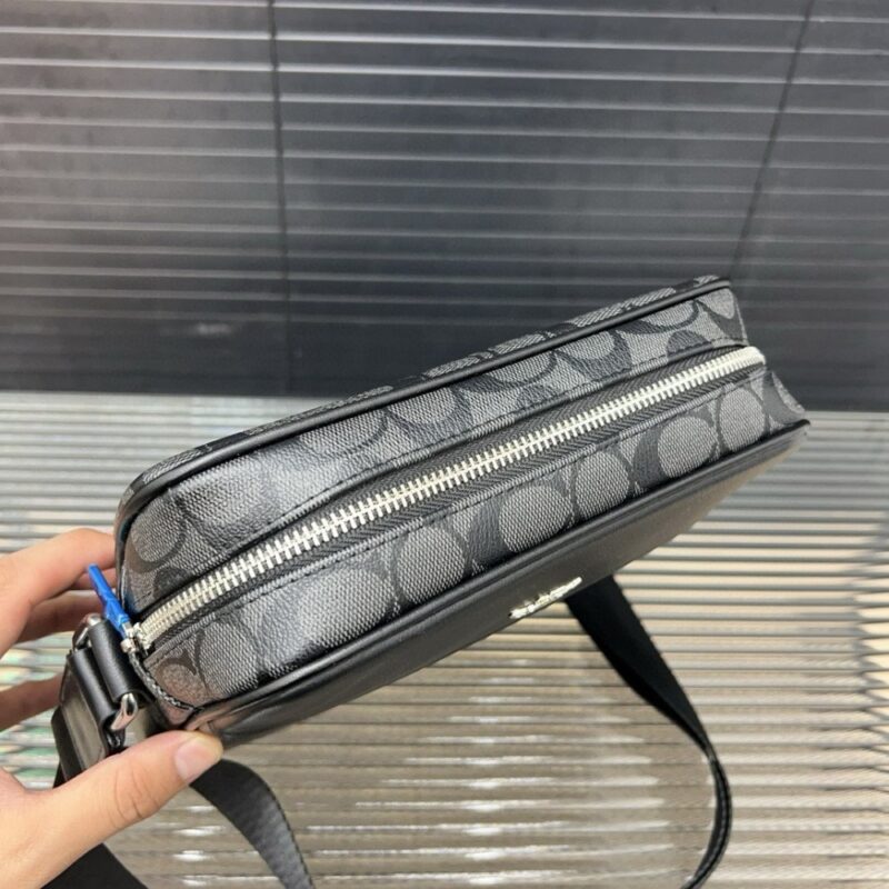 【AT9707】Coach（コーチ）クラシックな花柄のグレーショルダーバッグ | Coach
