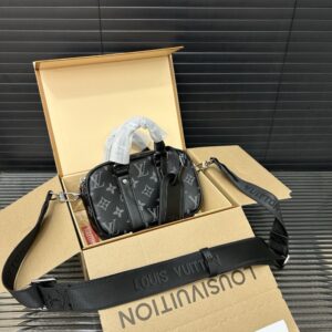【AT9711】ルイ・ヴィトンNano Porteモバイルポーチ - 黒色のモノグラムエクリプスキャンバス素材の手触り | Louis Vuitton Malletier
