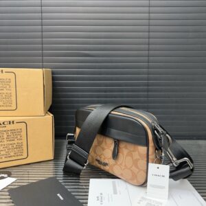 【AT9712】Coach Graham クラシックシグネチャーキャンバスショルダーバッグ | Coach New York