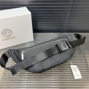 【AT9714】ヴェルサーチ レザーチェストバッグ - 高級牛革製 斜め掛け ファッションアイテム | Versace