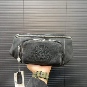 【AT9714】ヴェルサーチ レザーチェストバッグ - 高級牛革製 斜め掛け ファッションアイテム | Versace