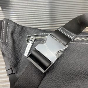 【AT9714】ヴェルサーチ レザーチェストバッグ - 高級牛革製 斜め掛け ファッションアイテム | Versace