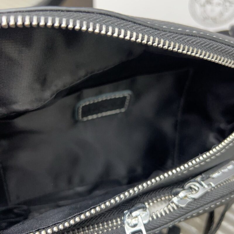 【AT9714】ヴェルサーチ レザーチェストバッグ - 高級牛革製 斜め掛け ファッションアイテム | Versace