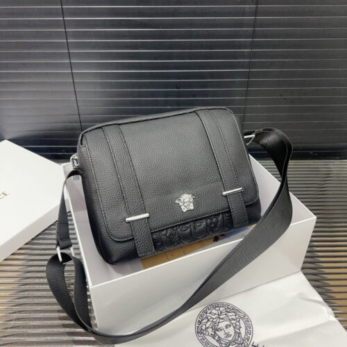 【AT9715】ヴェルサーチ（Versace）メンズ牛革ショルダーバッグ、都会的なスタイルを演出 | Versace