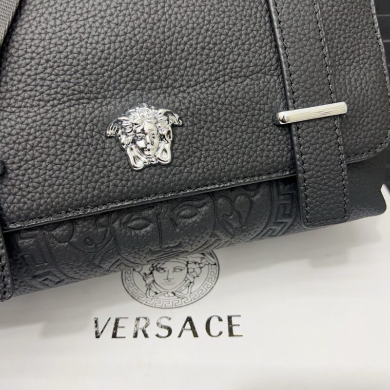 【AT9715】ヴェルサーチ（Versace）メンズ牛革ショルダーバッグ、都会的なスタイルを演出 | Versace