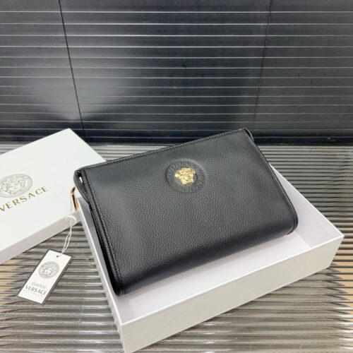 【AT9716】Versace（ヴェルサーチ）エンボス加工牛革クラッチバッグ - 贅沢なハイエンドファッション | Versace
