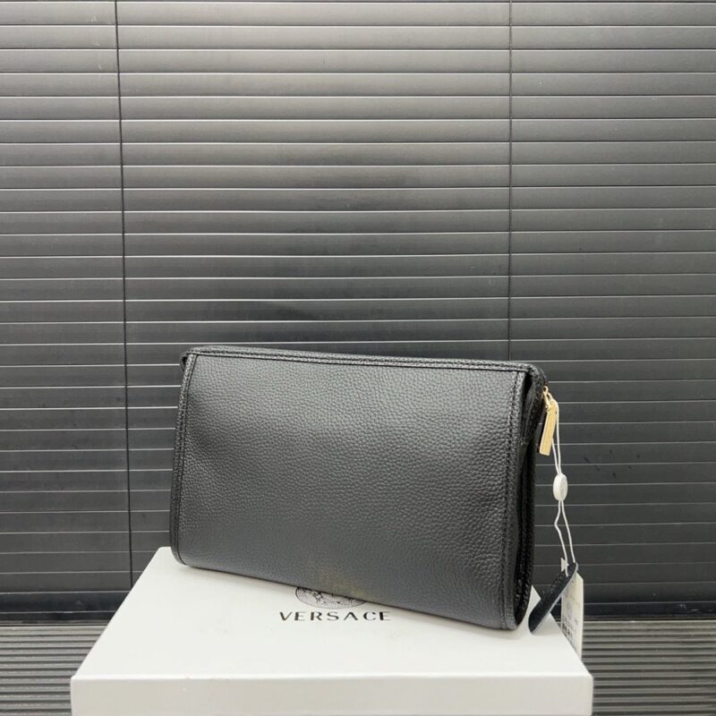 【AT9716】Versace（ヴェルサーチ）エンボス加工牛革クラッチバッグ - 贅沢なハイエンドファッション | Versace