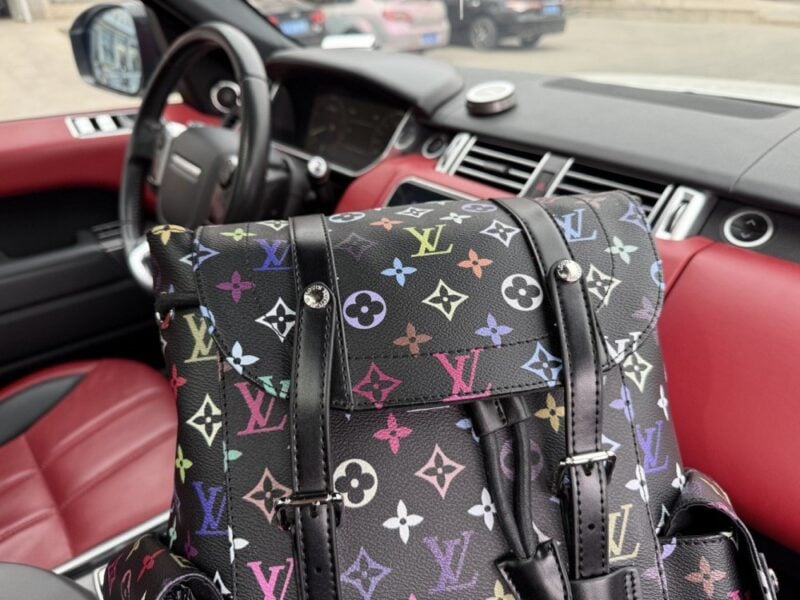 【AT9718】ルイ・ヴィトンのモノグラム柄バックパック - 高級牛革素材とmetallicカラーのデザイン | Louis Vuitton Malletier