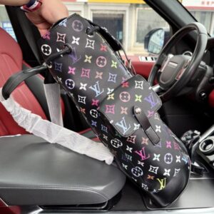 【AT9718】ルイ・ヴィトンのモノグラム柄バックパック - 高級牛革素材とmetallicカラーのデザイン | Louis Vuitton Malletier