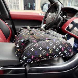 【AT9718】ルイ・ヴィトンのモノグラム柄バックパック - 高級牛革素材とmetallicカラーのデザイン | Louis Vuitton Malletier